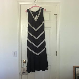 Ann Taylor black and white sleeveless lined polyester dress.
